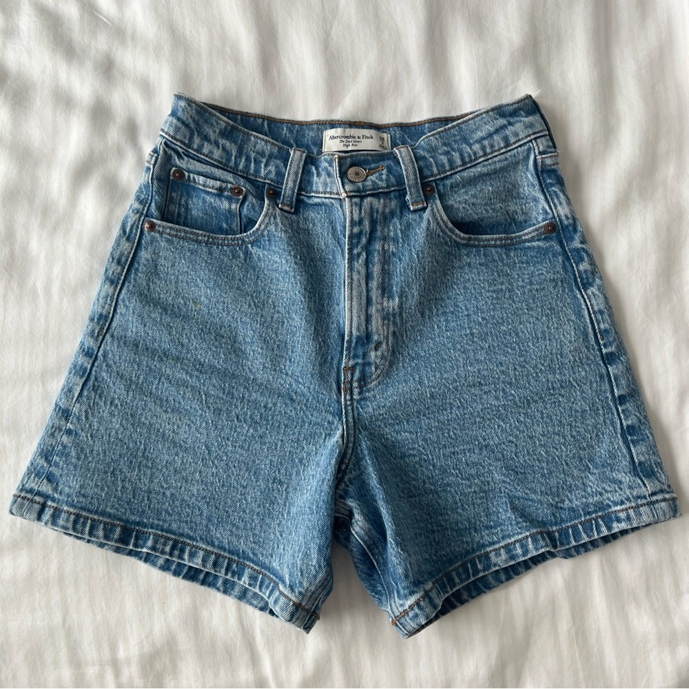 Abercrombie Dad Shorts - medium wash, size 26
